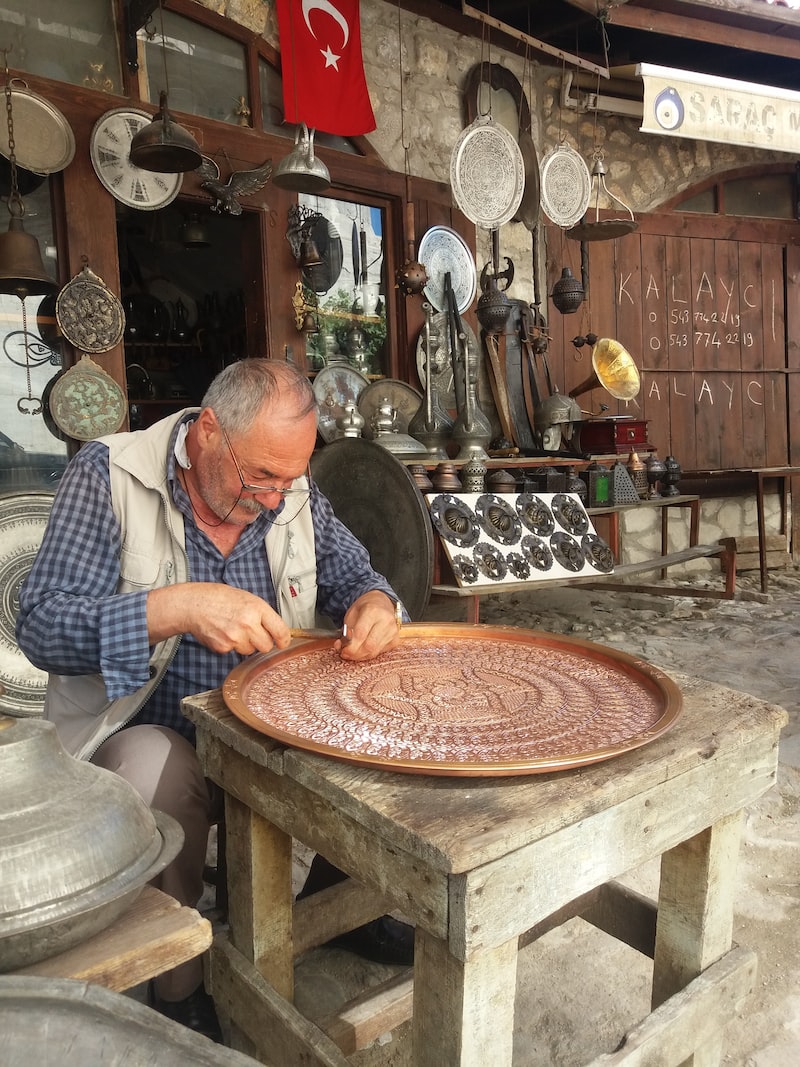 Darbuka Tarihi ve Kökeni Darbuka Tarihi ve Kökeni